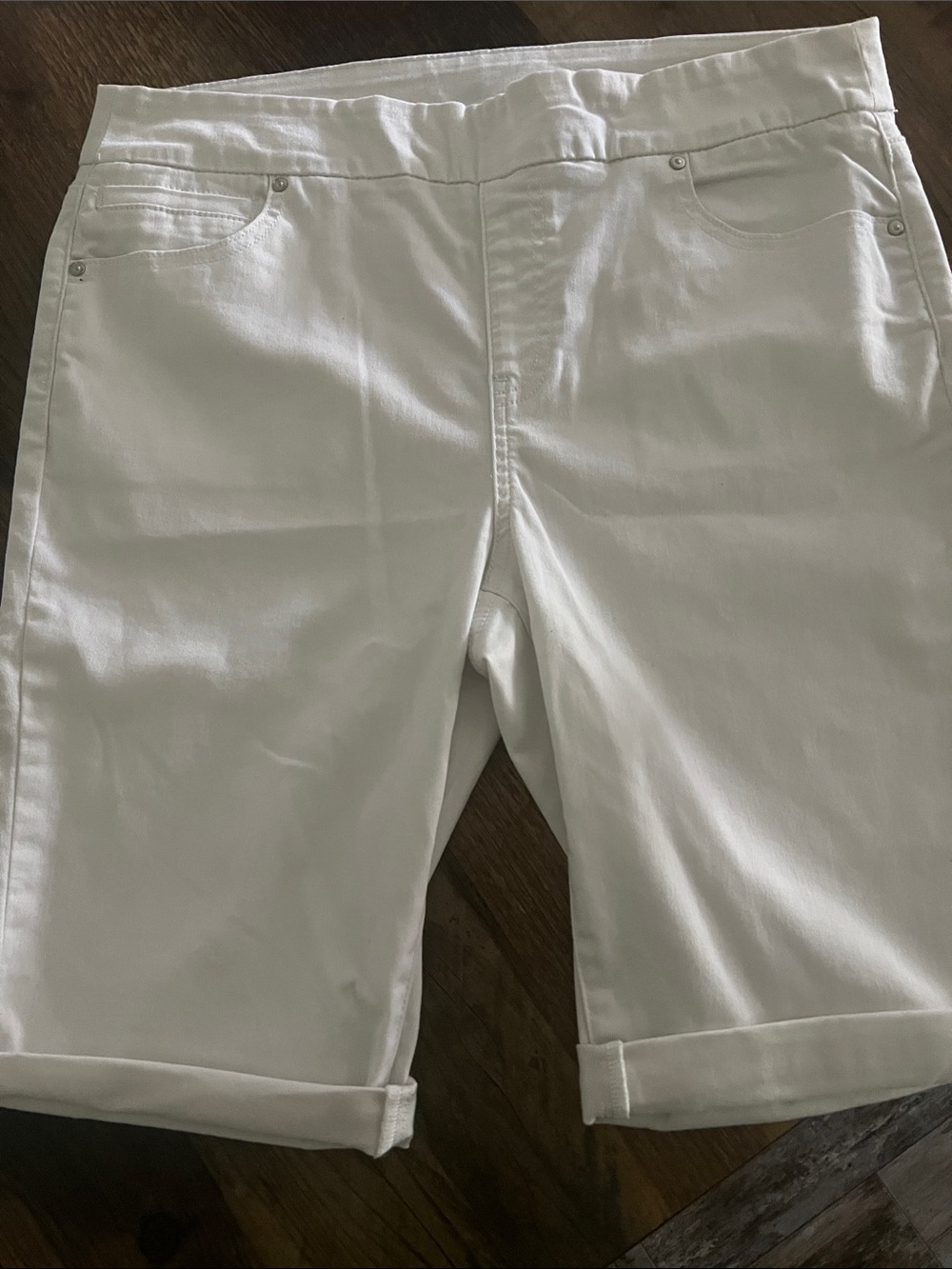 Westbound White Flat-Front Men's Shorts